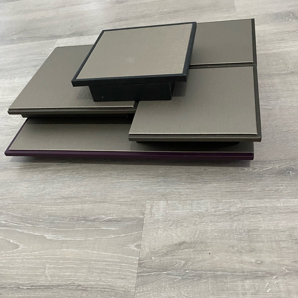Set of 6 display stands.